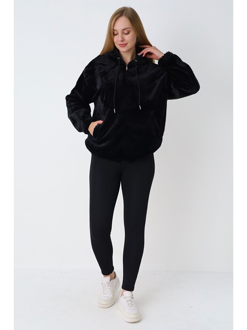 Siyah Kapüşonlu Fermuarlı Cepli Pelüş Uzun Kollu Kadın Hırka-5