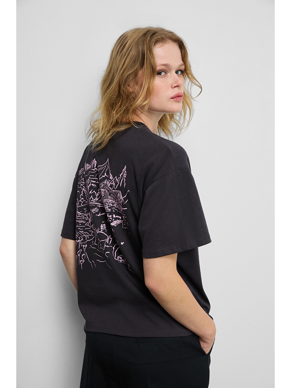 Fına Kadın Sırt Baskı Detaylı Regular Fit Bisiklet Yakalı %100 Organik Pamuklu Antrasit T-shirt-5