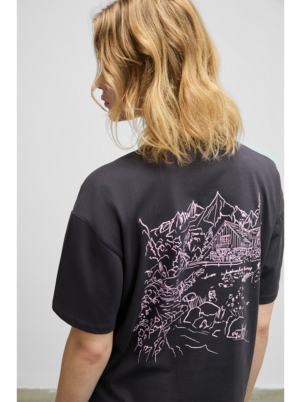 Fına Kadın Sırt Baskı Detaylı Regular Fit Bisiklet Yakalı %100 Organik Pamuklu Antrasit T-shirt-6