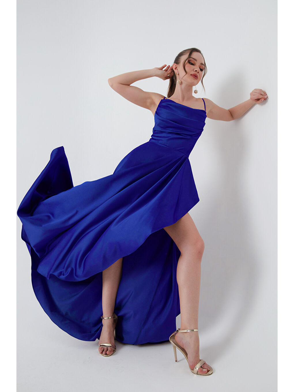 Mavi Kadın Saks Volanlı Yırtmaçlı Saten Abiye & Mezuniyet Elbisesi-2