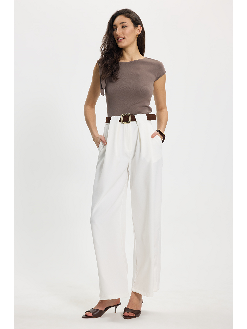 Kadın Slim Fit Dar Kesim Kısa Kollu Kayık Yaka Kahverengi Bluz-1