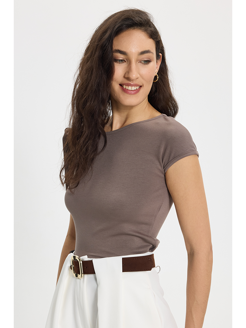 Kadın Slim Fit Dar Kesim Kısa Kollu Kayık Yaka Kahverengi Bluz-4