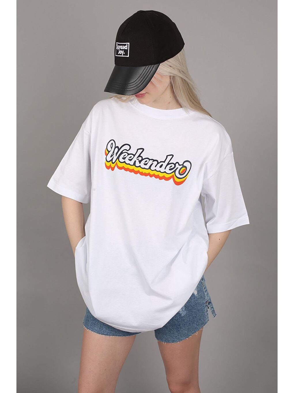 Beyaz Baskılı Oversize Yuvarlak Yaka Kadın Tişört-8