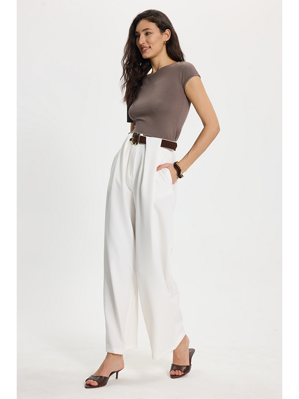 Kadın Slim Fit Dar Kesim Kısa Kollu Kayık Yaka Kahverengi Bluz-7