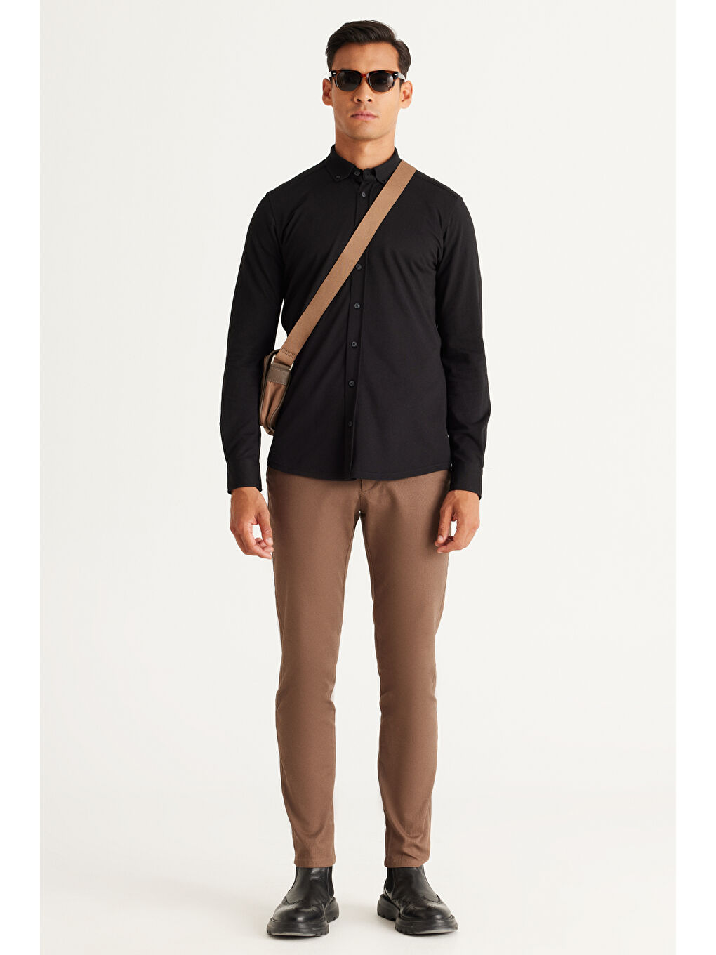 Erkek Siyah Slim Fit Dar Kesim Düğmeli Yaka Pike Desenli Örme Gömlek-1