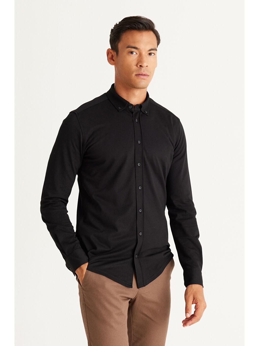 Erkek Siyah Slim Fit Dar Kesim Düğmeli Yaka Pike Desenli Örme Gömlek-2