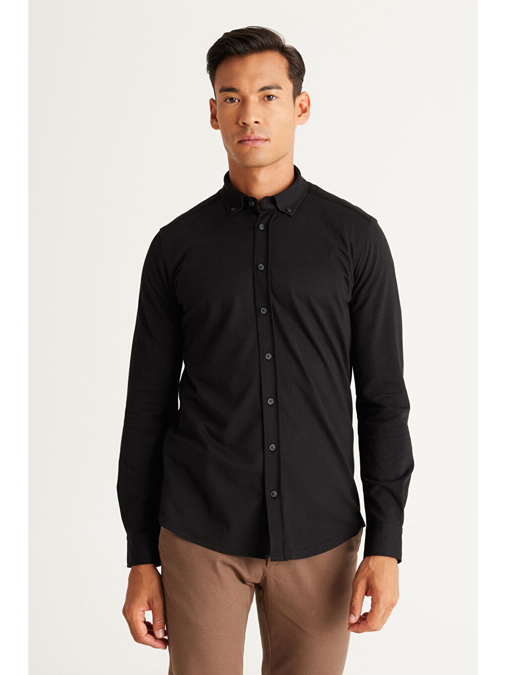 Erkek Siyah Slim Fit Dar Kesim Düğmeli Yaka Pike Desenli Örme Gömlek-3