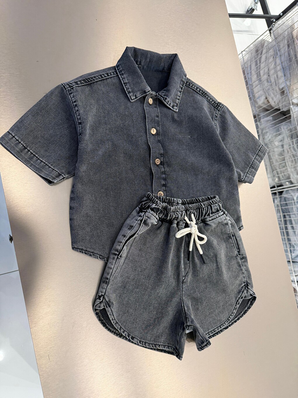 Antrasit Çocuk Pamuklu Füme Yıkamalı Denim Oversize Gömlek Şort Takım-1