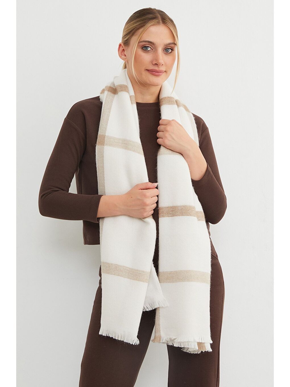 Ekru Ekose Desenli Şal-1