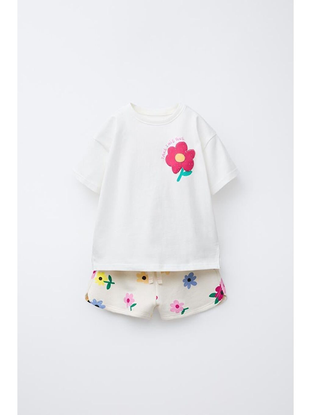 Kız Çocuk Pamuklu Beyaz Çiçek Nakışlı T-Shirt Çiçek Desenli Şort Takım - Yazlık Set