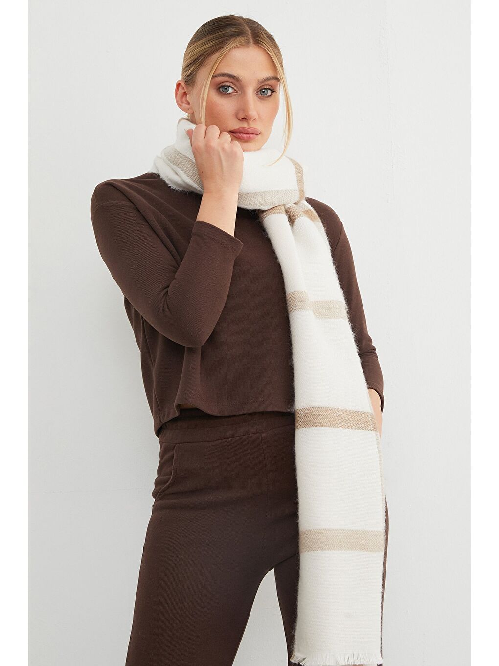 Ekru Ekose Desenli Şal-2