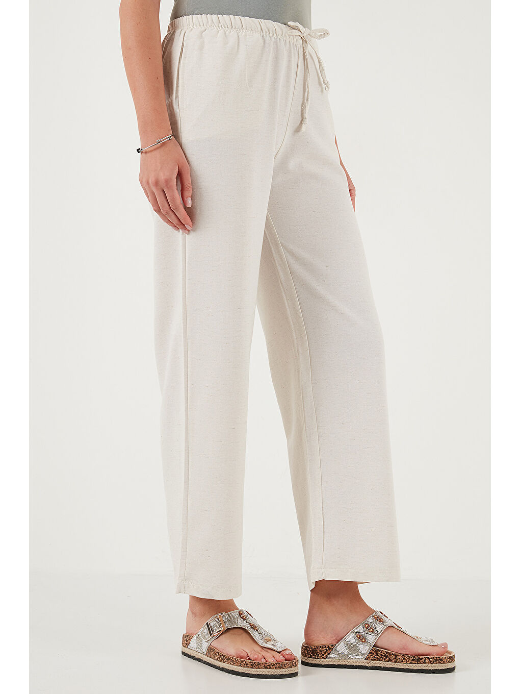 Bej Keten Karışımlı Regular Fit Normal Bel Geniş Paça Pantolon 5866030-2