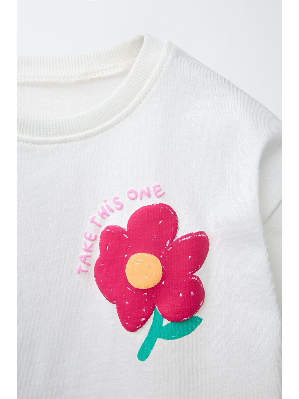 Kız Çocuk Pamuklu Beyaz Çiçek Nakışlı T-Shirt Çiçek Desenli Şort Takım - Yazlık Set-3