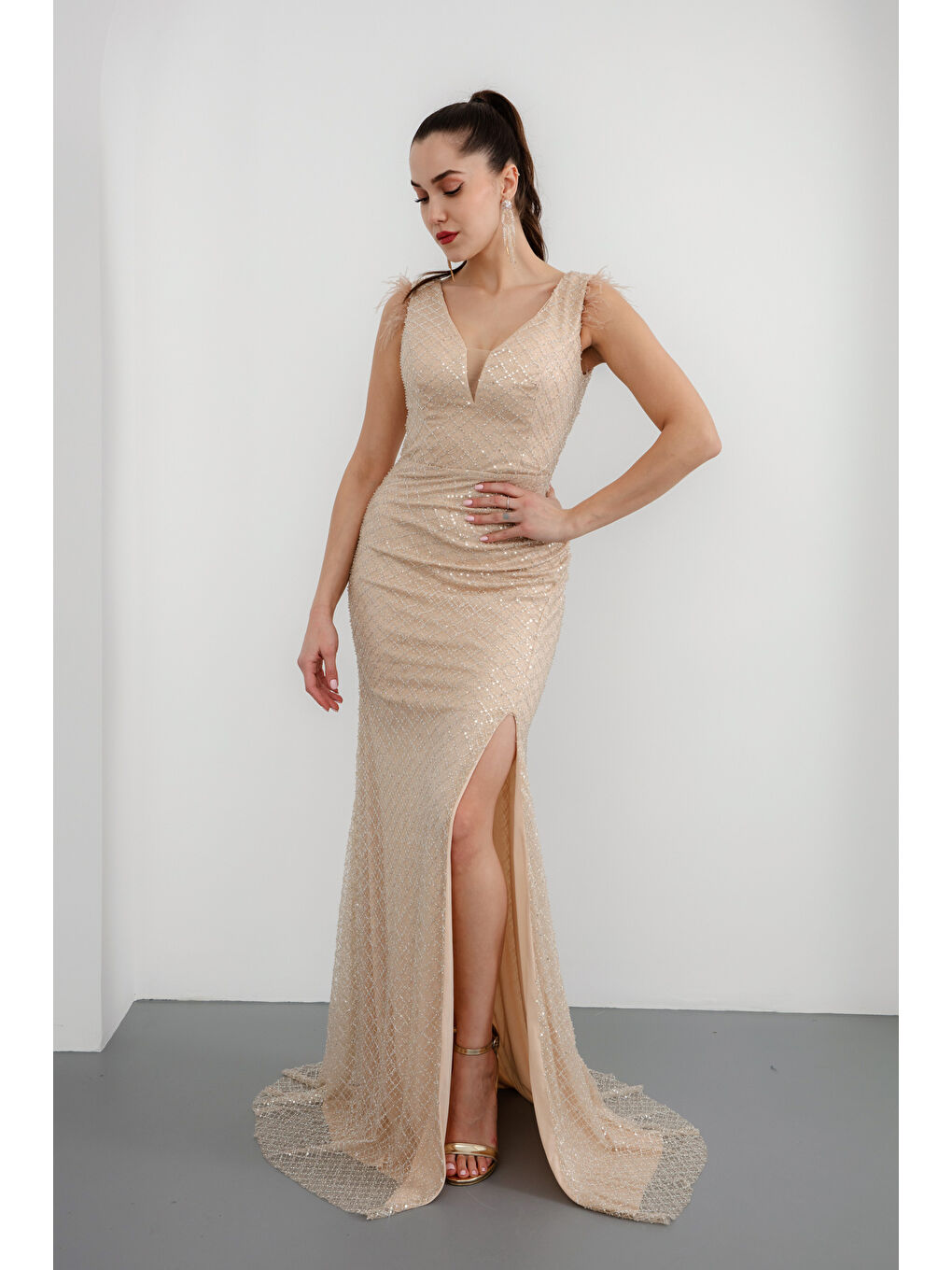 Kadın Bej V Yaka Payetli Uzun Abiye Elbise