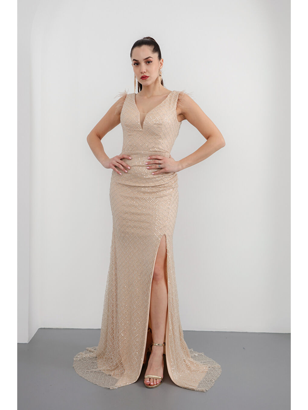 Kadın Bej V Yaka Payetli Uzun Abiye Elbise-1