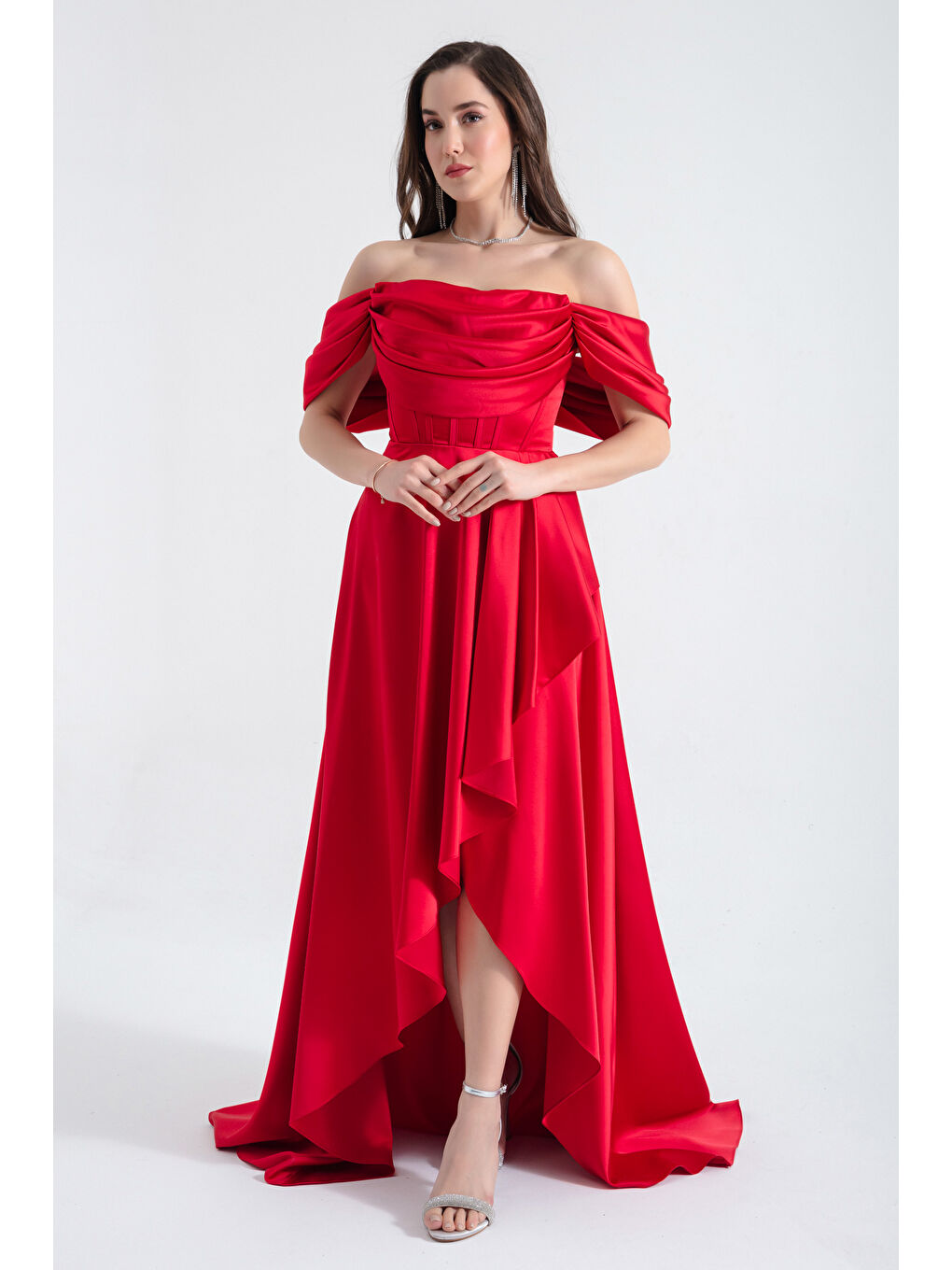 Kadın Kırmızı Kayık Yaka Volanlı Uzun Saten Abiye Elbise-2