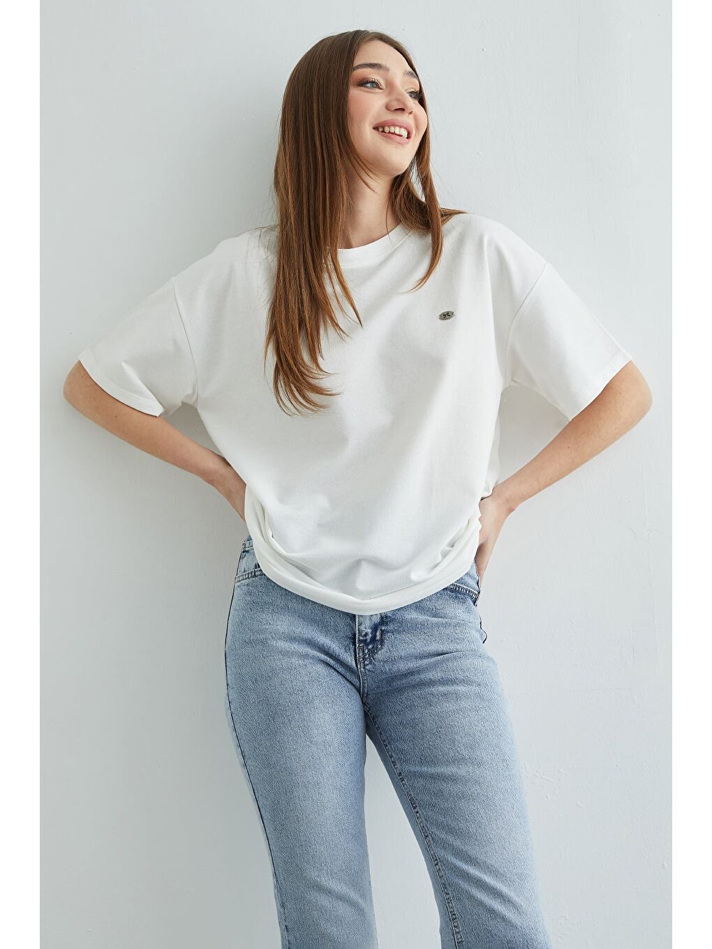 Beyaz Fiyonk Aksesuarlı Bisiklet Yaka Oversize Tişört