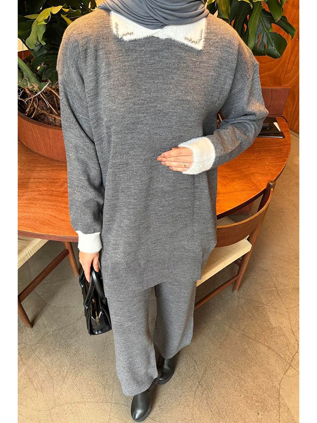 Yakası Taşlı Triko Takım Gri-2