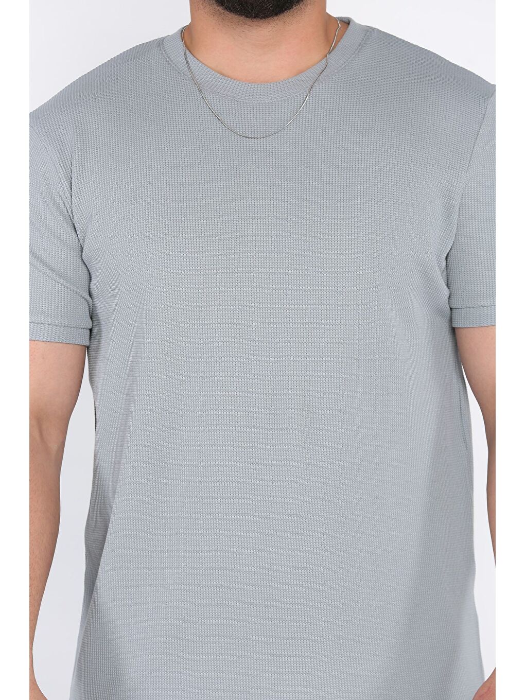 Gri Bisiklet Yaka Kendinden Desenli Erkek Tişört-3