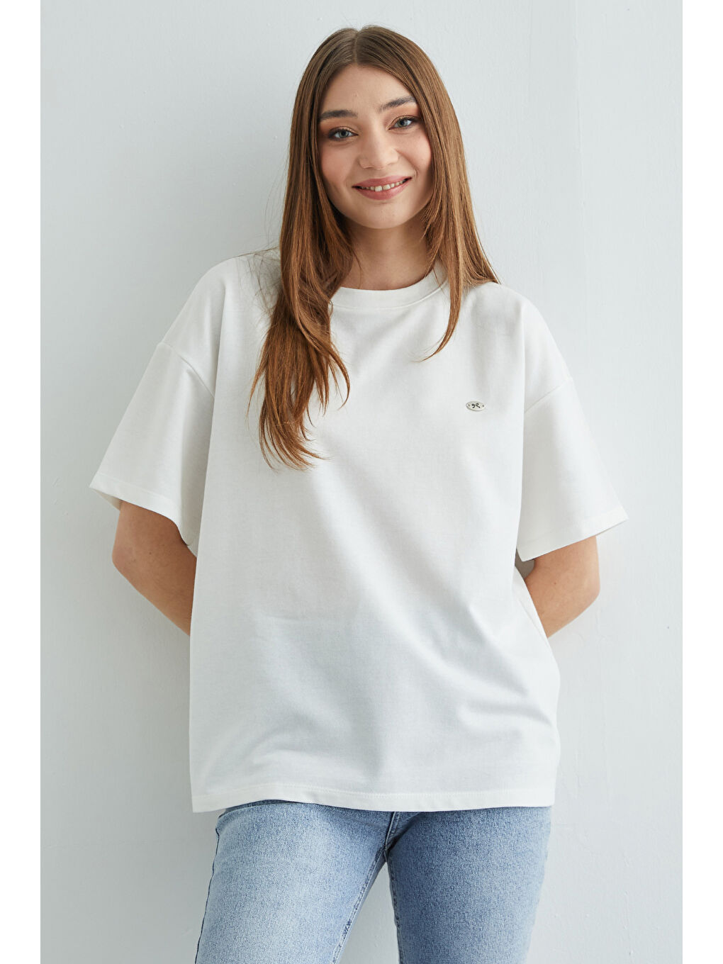 Beyaz Fiyonk Aksesuarlı Bisiklet Yaka Oversize Tişört-1