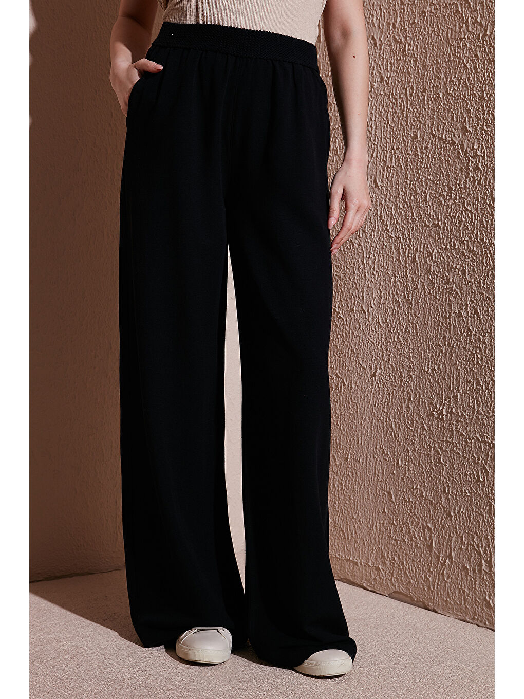 Siyah Wide Leg Yüksek Bel Geniş Paça Pantolon 25Y0893K1-1