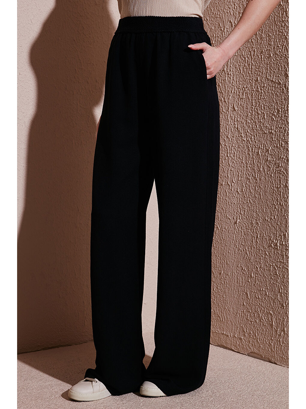 Siyah Wide Leg Yüksek Bel Geniş Paça Pantolon 25Y0893K1-3