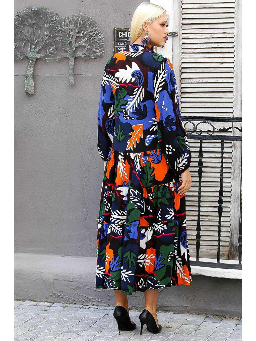 Turuncu Kadın Siyah Yuvarlak Yaka Çiçekli Düğmeli Cepli Oversize Casual Viskon Dokuma Elbise-1