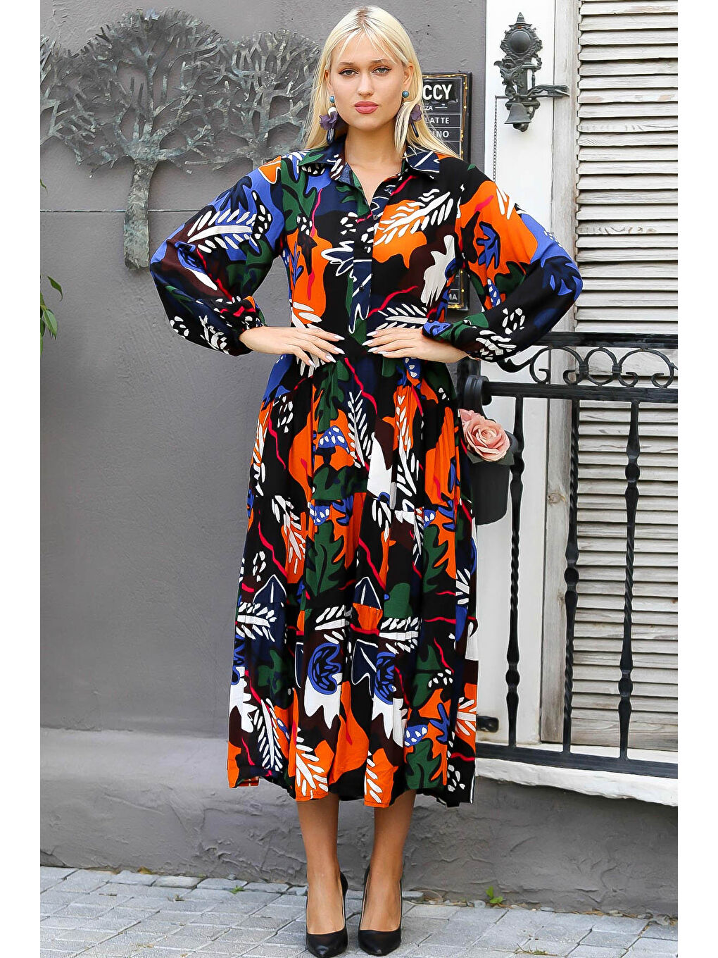 Turuncu Kadın Siyah Yuvarlak Yaka Çiçekli Düğmeli Cepli Oversize Casual Viskon Dokuma Elbise-2