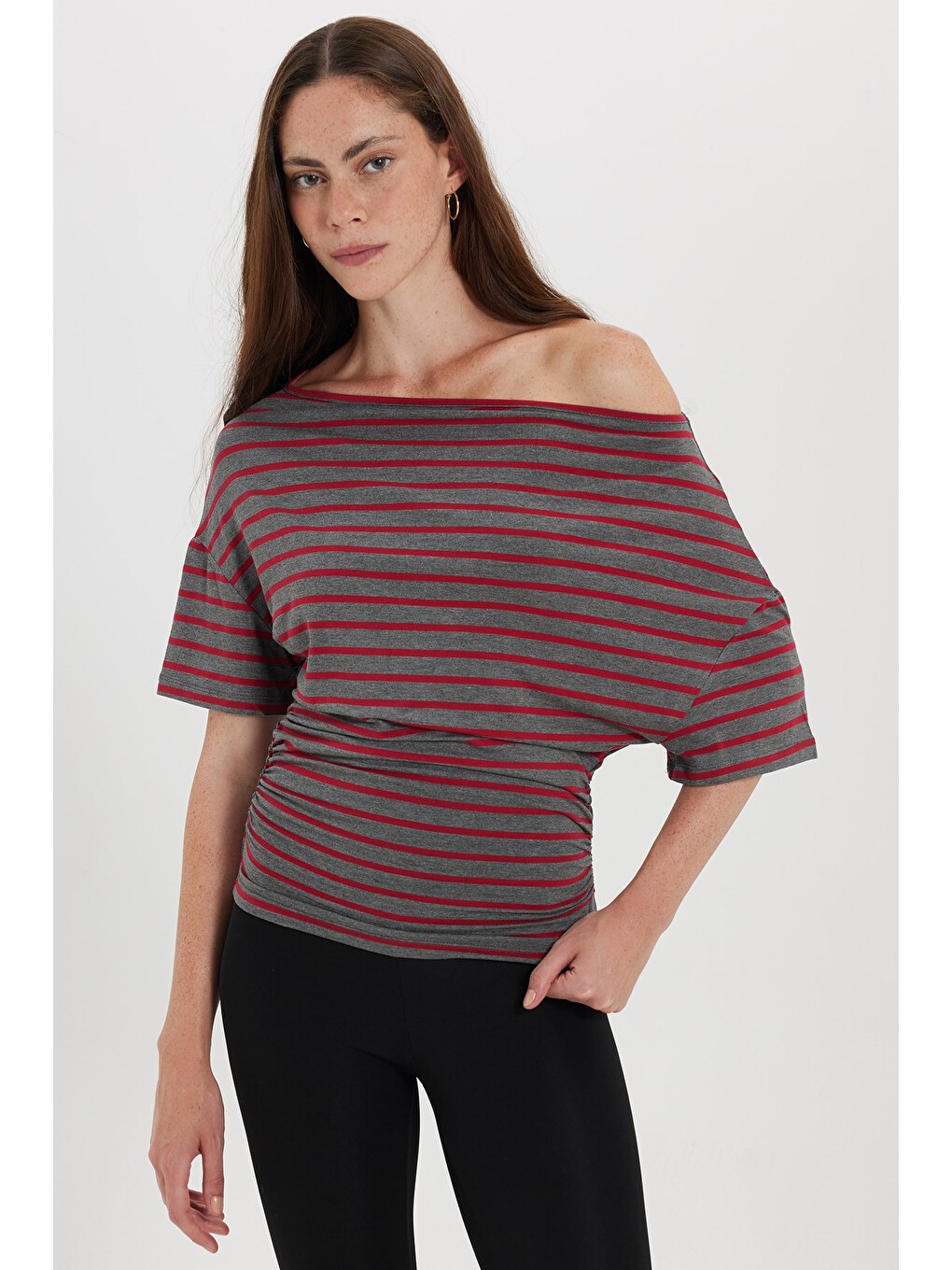 Kadın Regular Fit Klasik Kesim Asimetrik Yaka Yarasa Kol Çizgili Elastanlı Bordo Viskon Crop Bluz