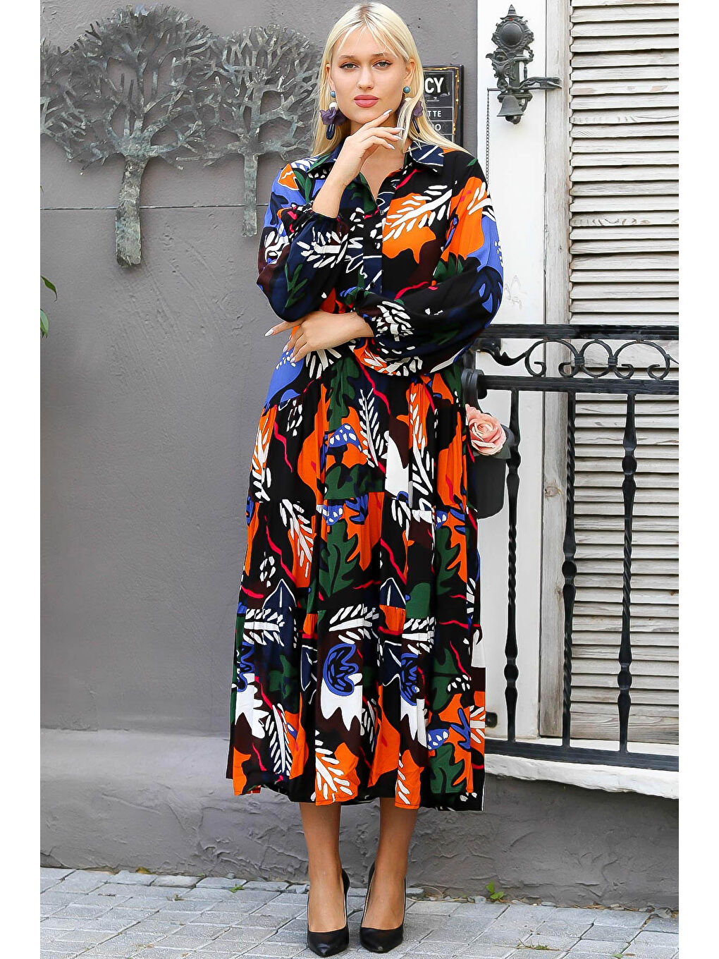 Turuncu Kadın Siyah Yuvarlak Yaka Çiçekli Düğmeli Cepli Oversize Casual Viskon Dokuma Elbise-3