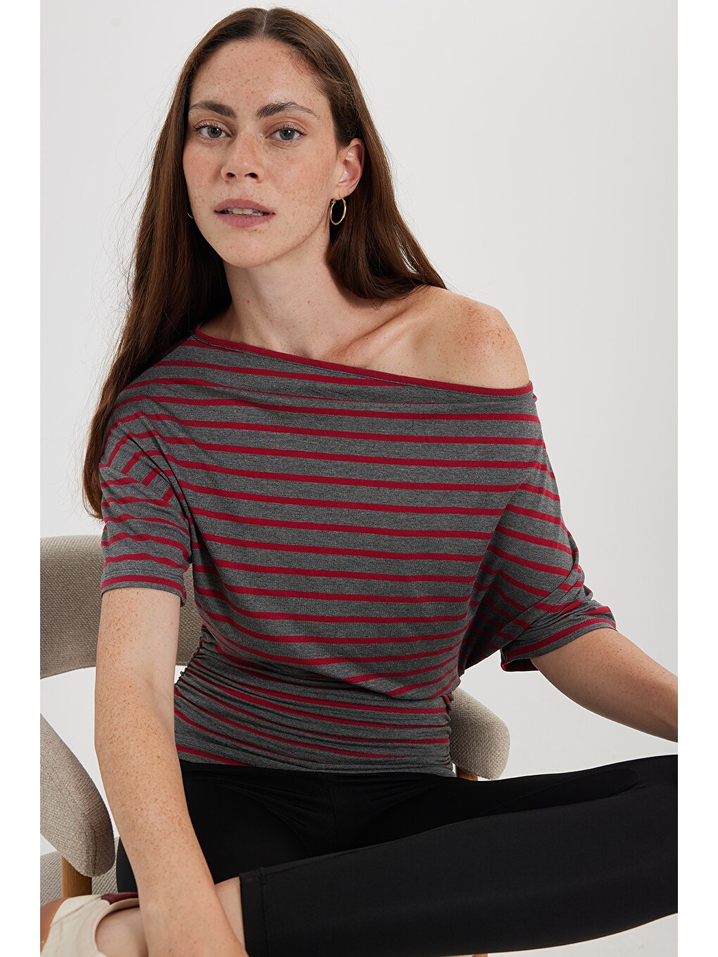 Kadın Regular Fit Klasik Kesim Asimetrik Yaka Yarasa Kol Çizgili Elastanlı Bordo Viskon Crop Bluz-2