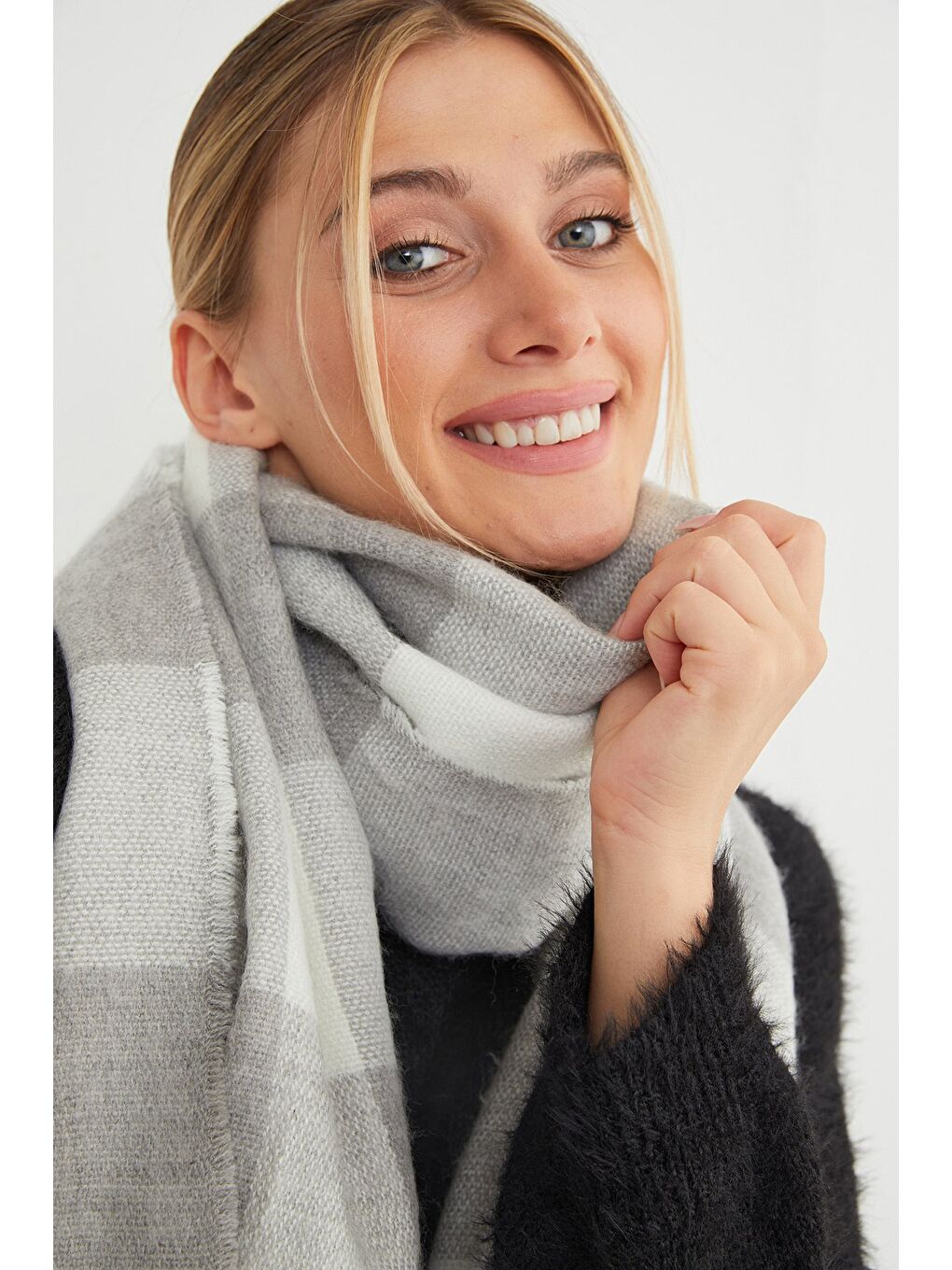 Gri Ekose Desenli Şal-4