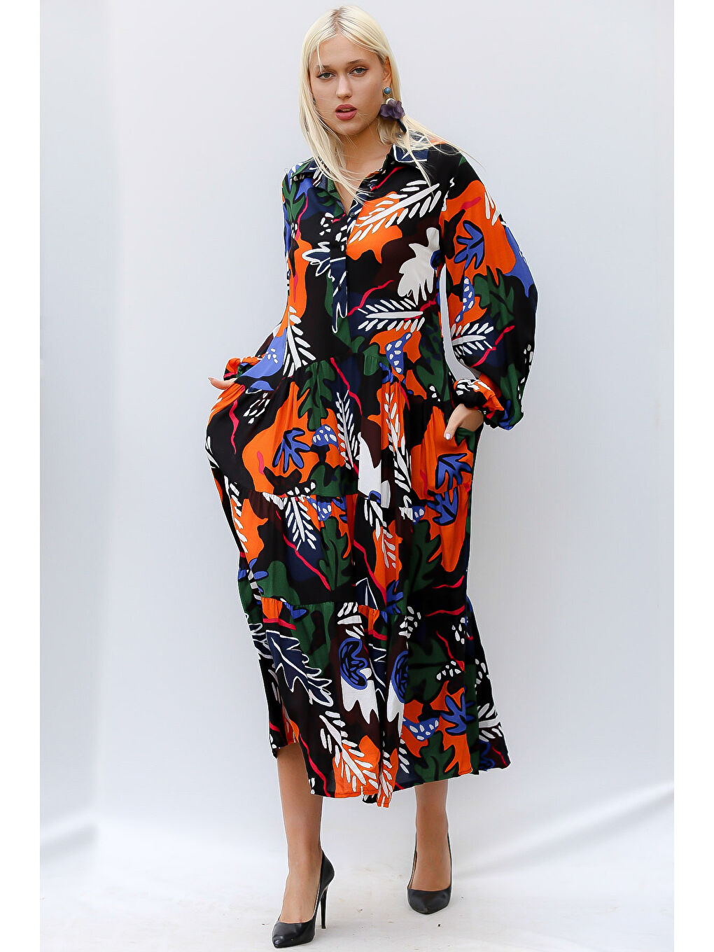 Turuncu Kadın Siyah Yuvarlak Yaka Çiçekli Düğmeli Cepli Oversize Casual Viskon Dokuma Elbise-4