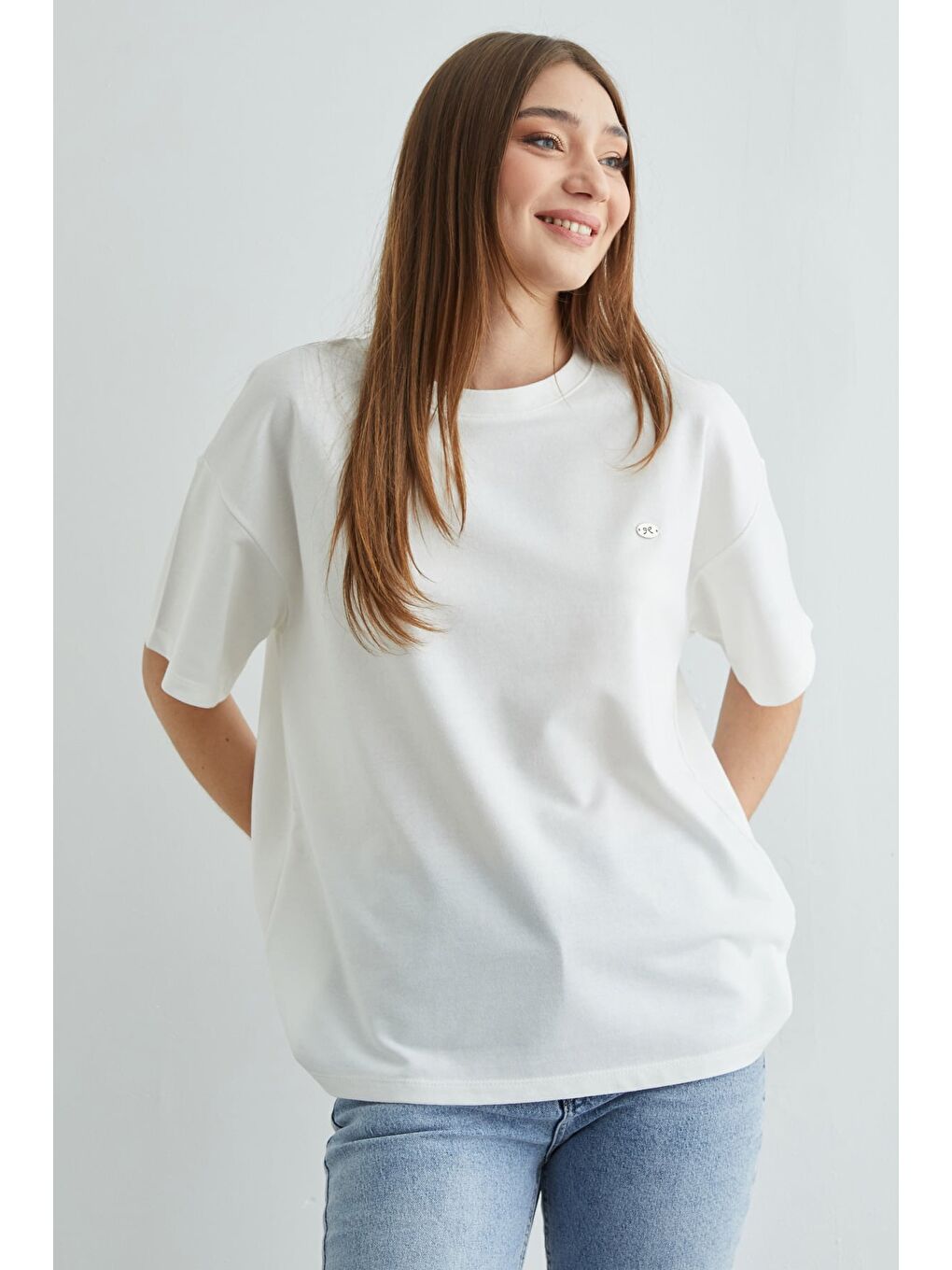 Beyaz Fiyonk Aksesuarlı Bisiklet Yaka Oversize Tişört-4