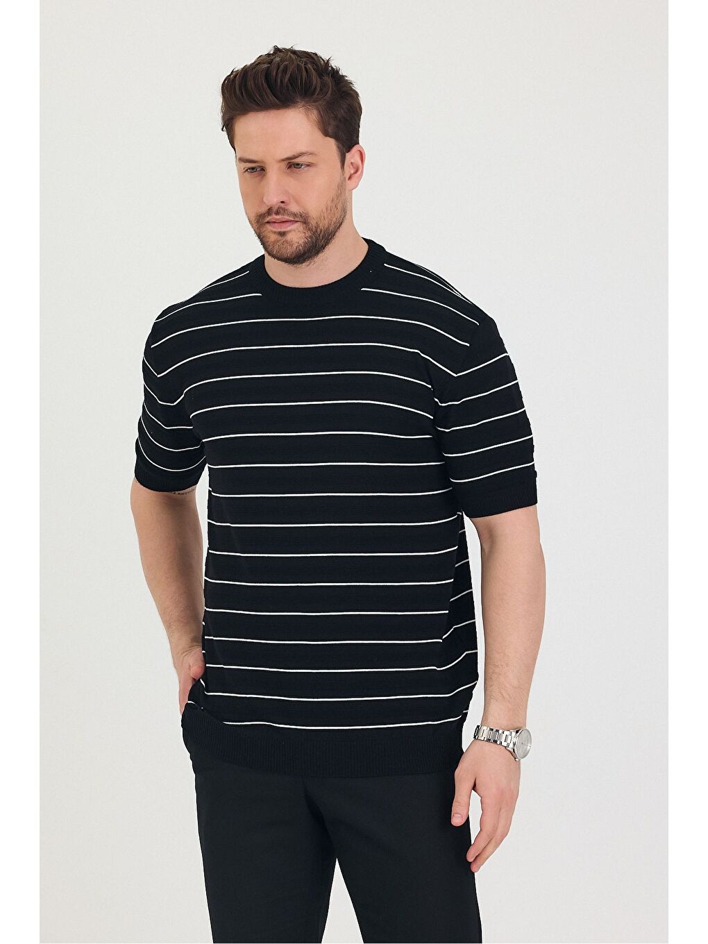 Siyah Erkek Bisiklet Yaka Çizgi Detaylı Kısa Kollu Ince Triko Tişört-3