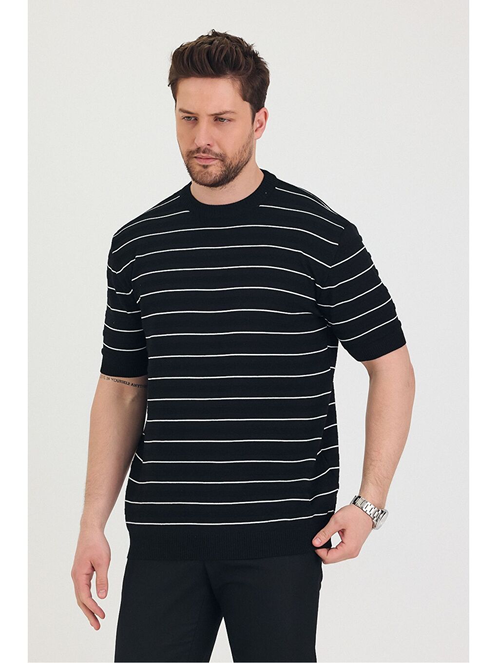 Siyah Erkek Bisiklet Yaka Çizgi Detaylı Kısa Kollu Ince Triko Tişört-4