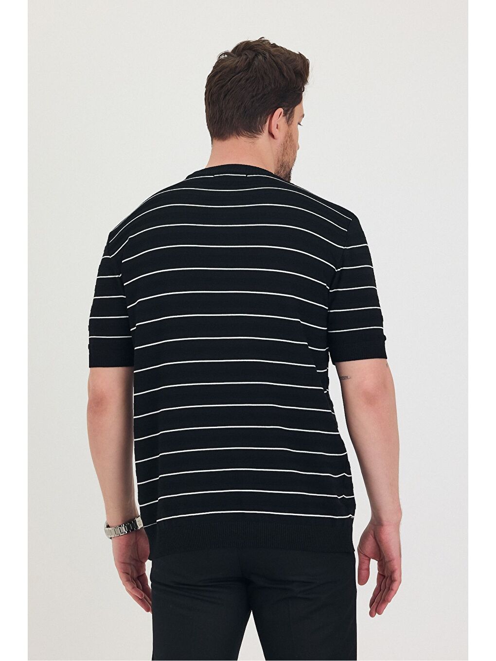 Siyah Erkek Bisiklet Yaka Çizgi Detaylı Kısa Kollu Ince Triko Tişört-7