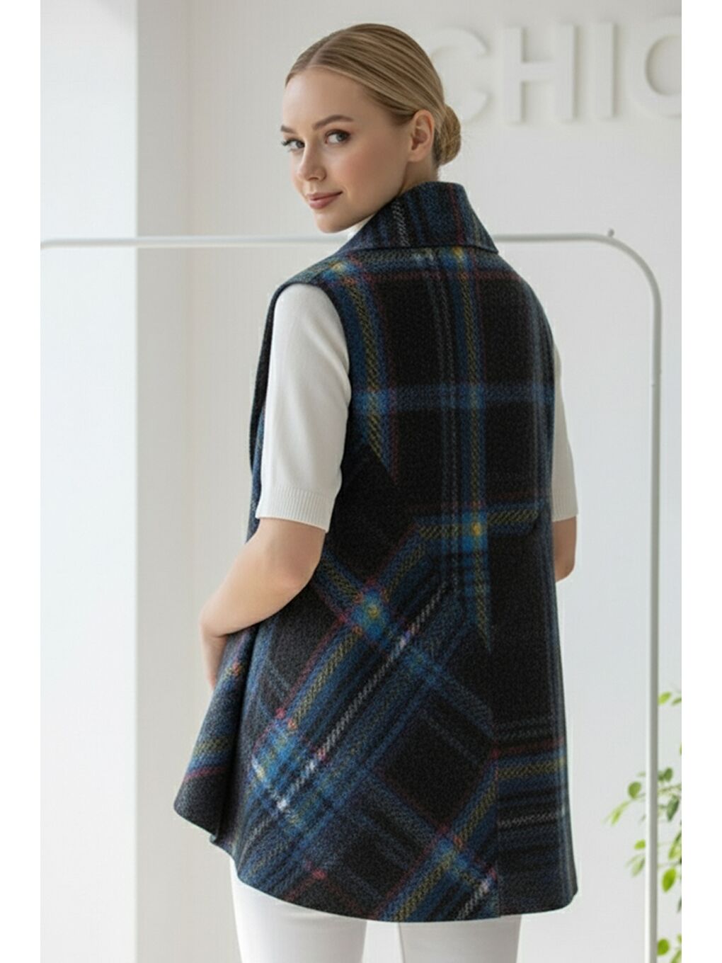 İtalyan Siyah-Mavi Şal Yaka Kolsuz Ekose Kapamasız Kalın Akrilik Uzun Oversize Dokuma Yelek 85 68-2