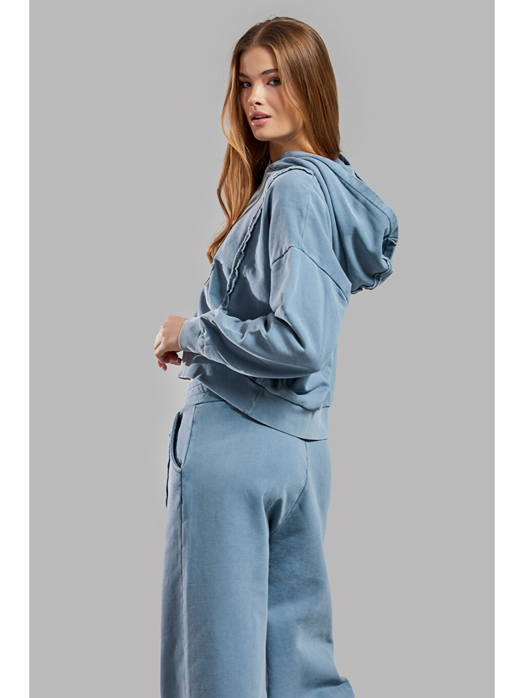 Kadın İndigo Renk Yıkamalı Özel Kumaş Tasarım Kapüşonlu Sweatshirt-2