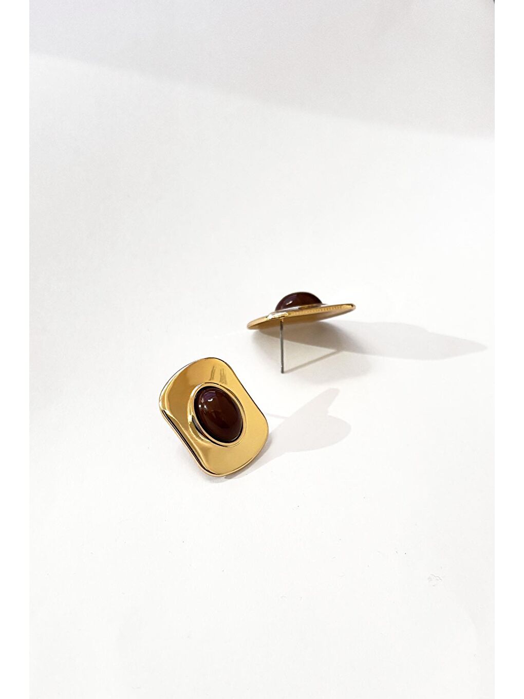 Kahverengi Gold Detaylı Çelik Düğme Küpe-2