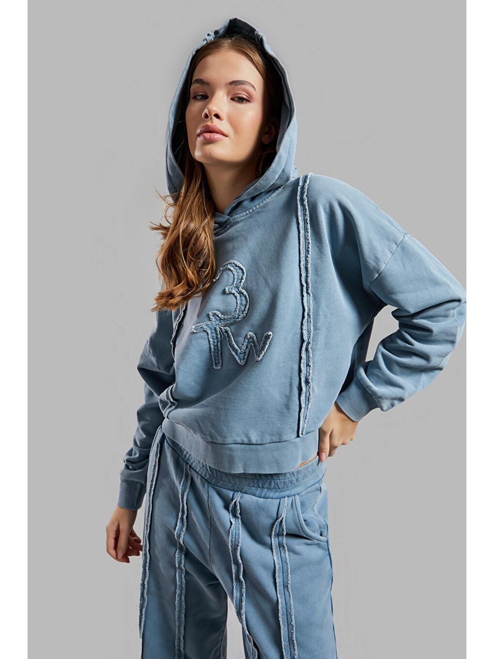 Kadın İndigo Renk Yıkamalı Özel Kumaş Tasarım Kapüşonlu Sweatshirt-4