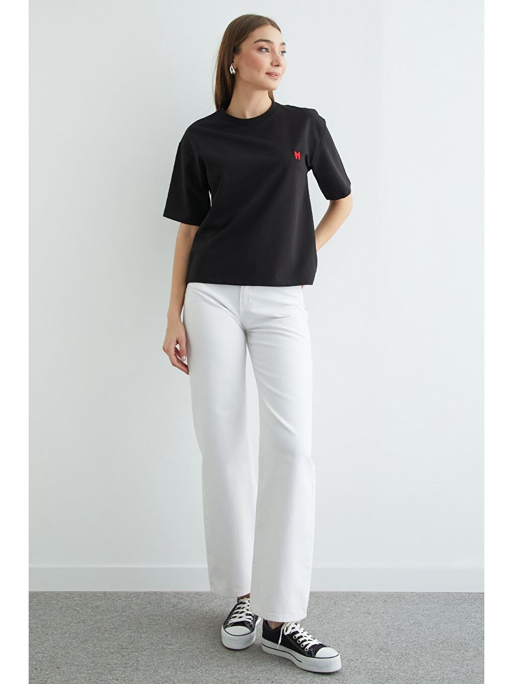 Siyah Basic Fiyonk Nakışlı Bisiklet Yaka Tişört-3