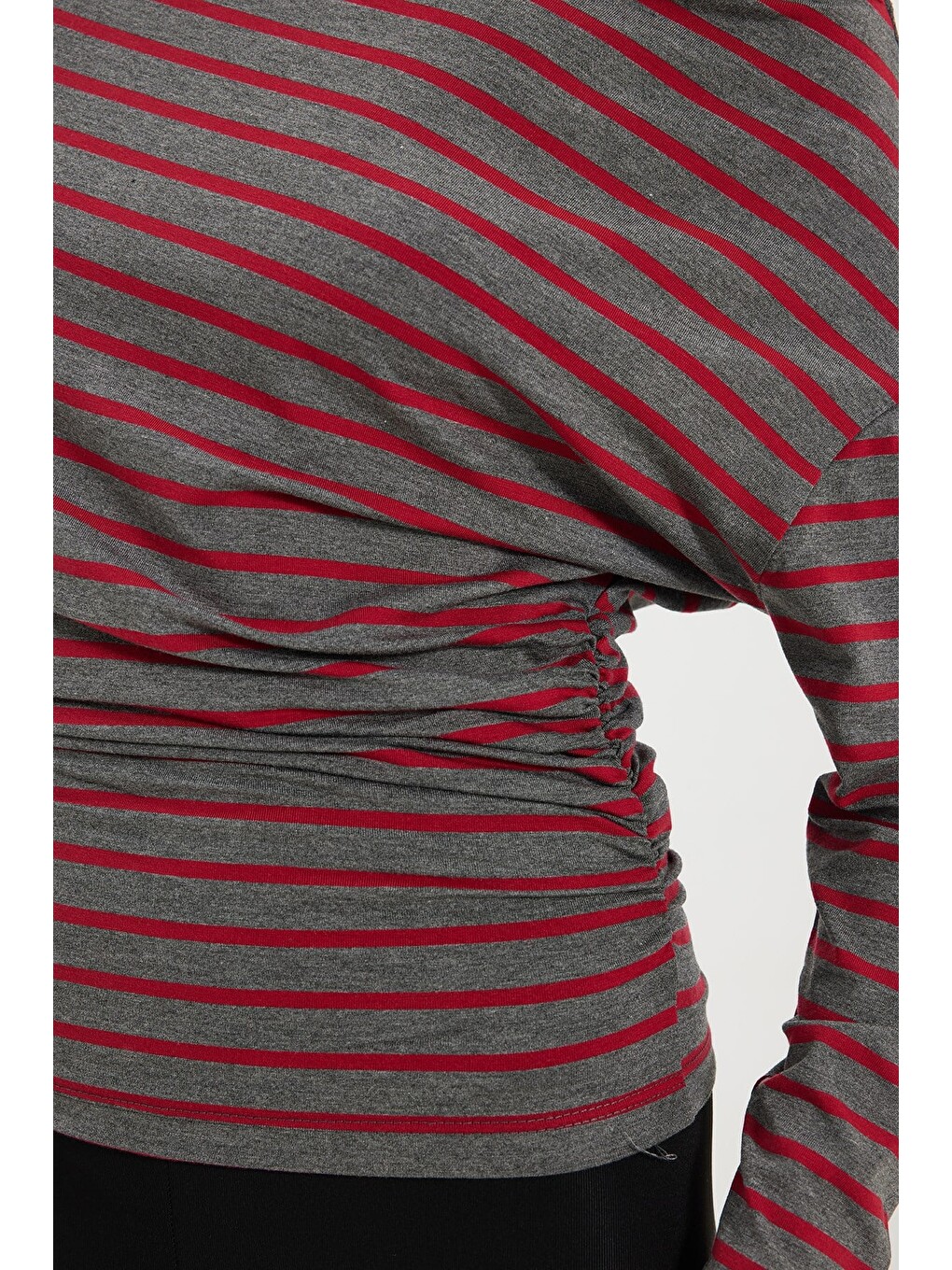 Kadın Regular Fit Klasik Kesim Kayık Yaka Uzun Kol Çizgili Elastanlı Bordo Viskon Bluz-3