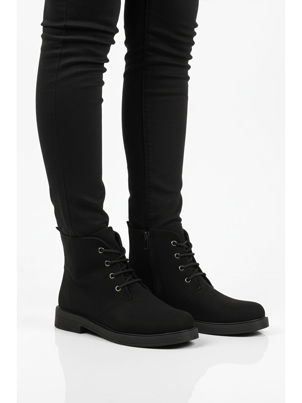 Siyah Süet Bağcıklı Fermuarlı Kaymaz Kadın Bot 284098 Z