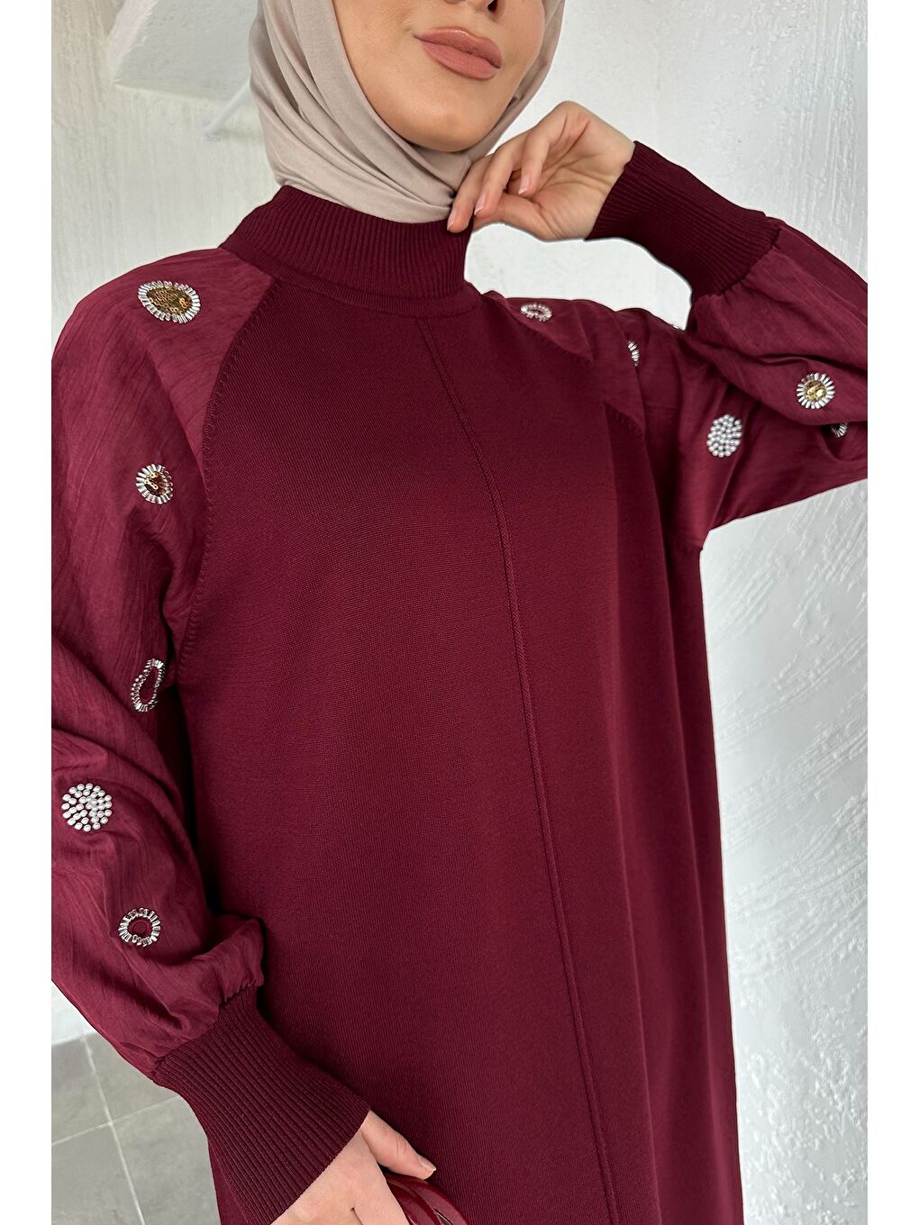 Bordo Kollar Taş İşlemeli Tesettür Triko Elbise-2