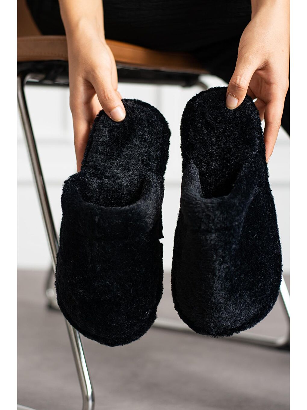 Siyah TÜYLÜ KAPALI Kadın Ev Terliği Kışlık Terlik Sessiz Taban-1