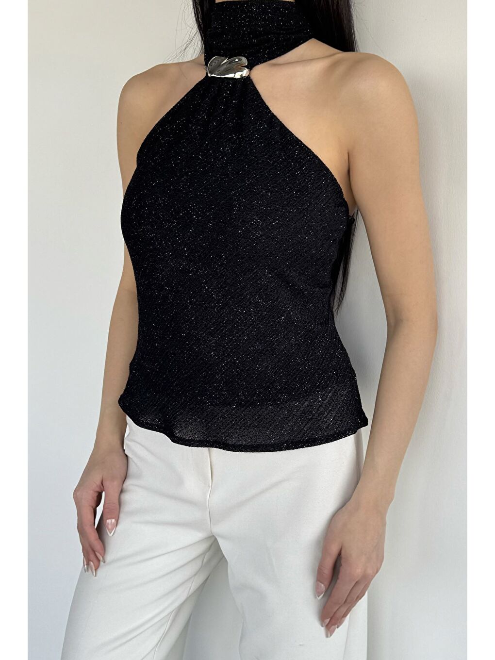 Siyah Kadın Sırt Dekolteli Işıltılı Fular Detaylı Bluz-1
