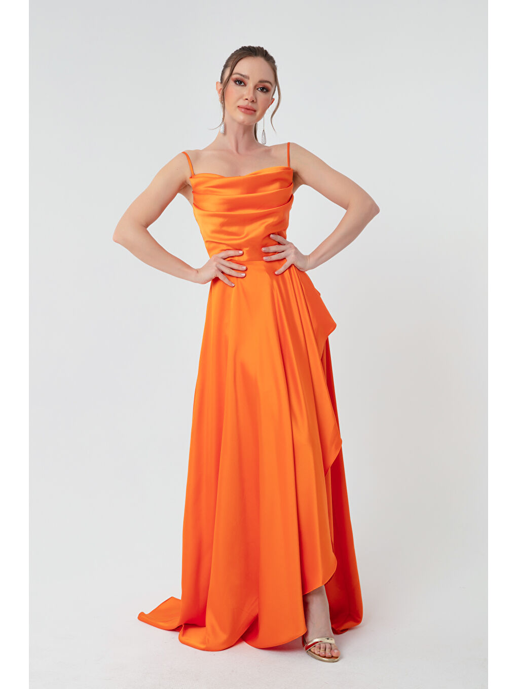 Kadın Turuncu Volanlı Yırtmaçlı Saten Abiye & Mezuniyet Elbisesi-1