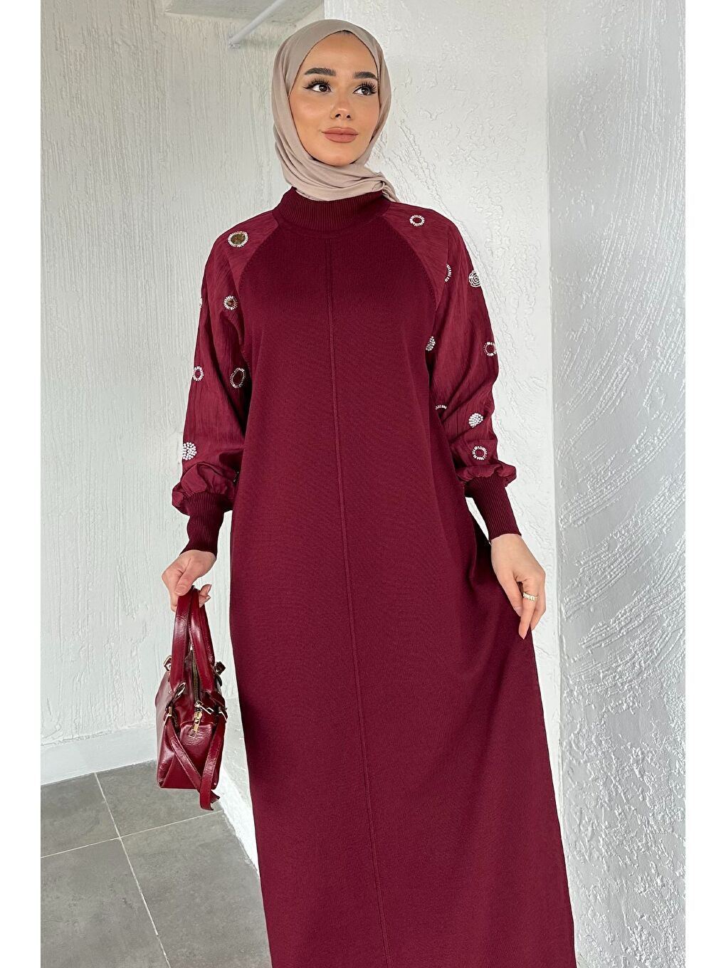 Bordo Kollar Taş İşlemeli Tesettür Triko Elbise-5