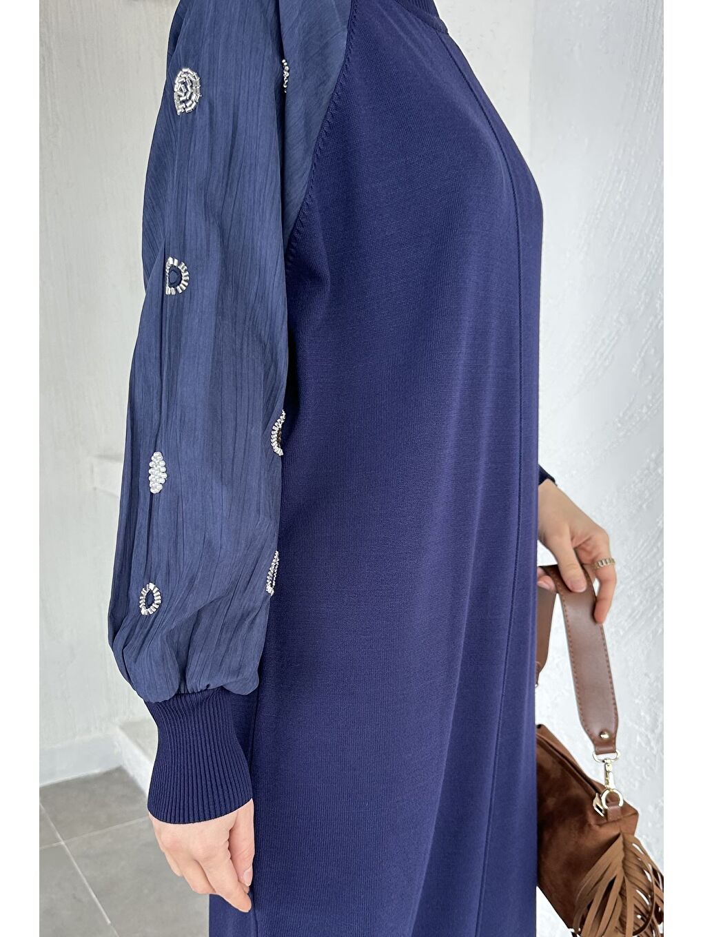 Lacivert Kollar Taş İşlemeli Tesettür Triko Elbise-2